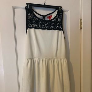 Elle White and Black Dress